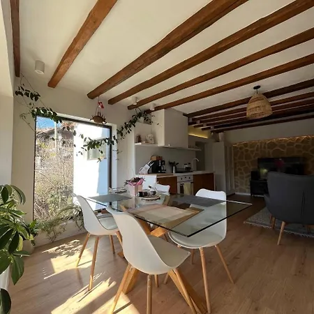 Spring-пролет Apartment, Old Town, Апартамент Велико Търново